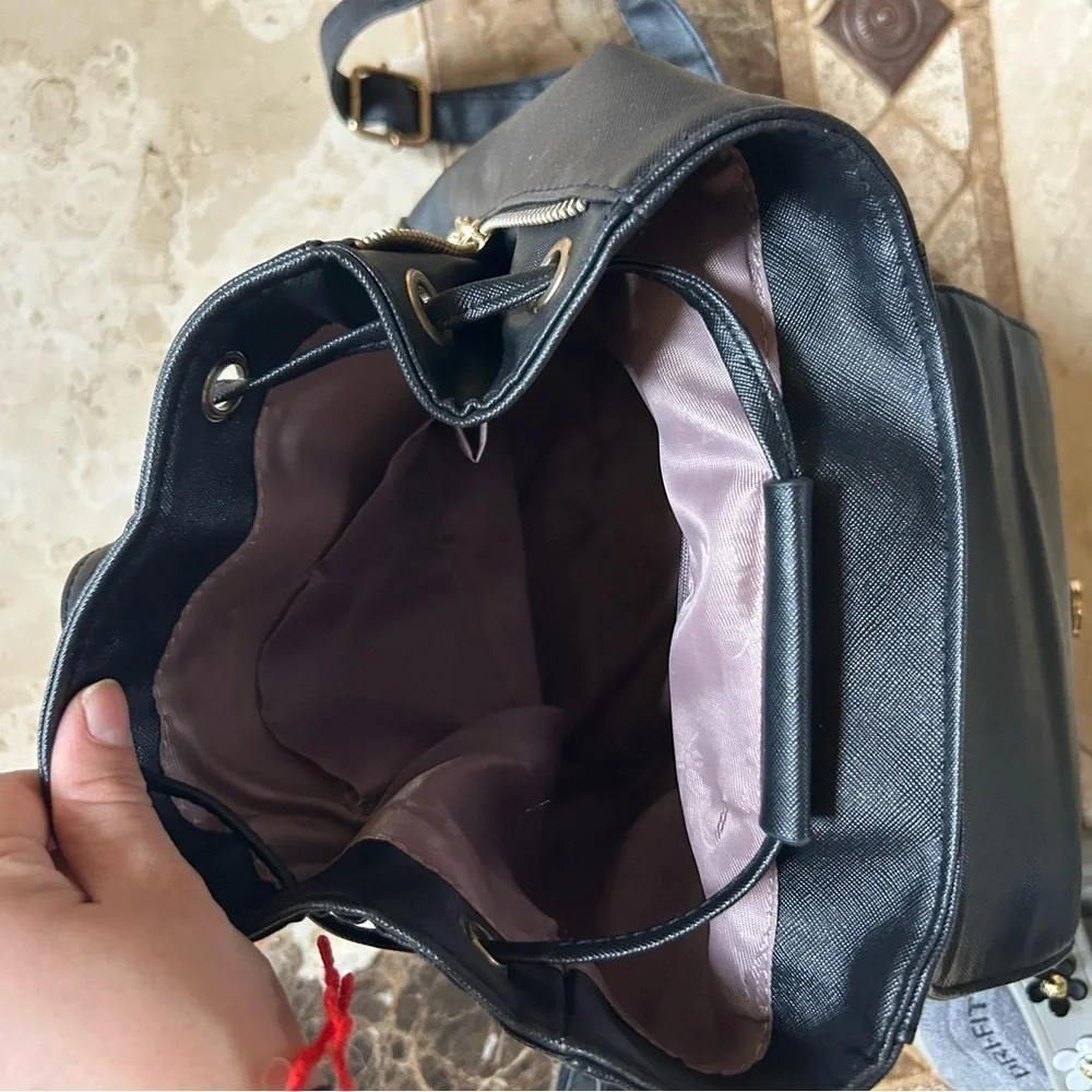 Elegant Black Backpack 🥞